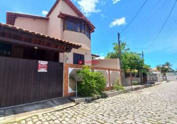 Casa em condomínio fechado com 4 quartos à venda na rodovia amaral peixoto, 5, praia linda, são pedro da aldeia por r$ 900.000