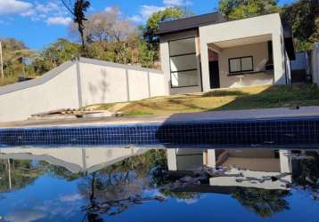 Casa moderna com piscina com vista panorâmica