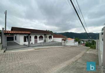 Casa com 3 dormitórios sendo uma suite à venda, com 264,00 m² por r$ 680.000 - valparaíso - blumenau/sc