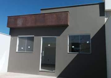 Casa linda 03 quartos , quintal ,01 vaga e financiável no bairro aeroporto!