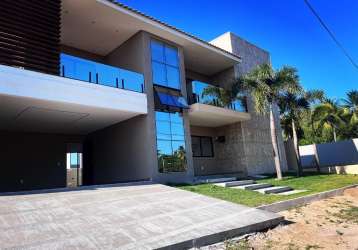 Casa alto padrão em condomínio fechado  a 500mt da praia ,  em condomínio fechado