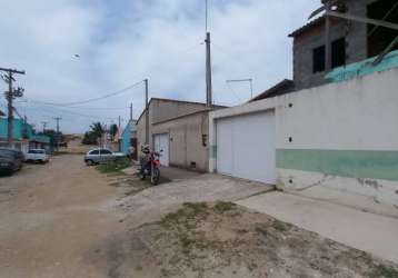 Oportunidade: três casas no porto da aldeia