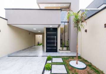 Casa à venda de alto padrão com 3 quartos sendo 1 suite, com espaço gourmet no goiânia 2, goiânia,