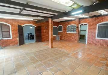 Edícula isolada - 02 dormitórios sendo uma suíte, sala, cozinha e wc - churrasqueira - 03 vagas ? #balneariopires #praiagrande