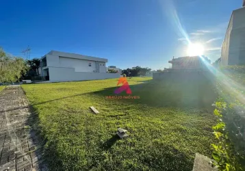 Altíssimo padrão, dois terrenos / lotes á venda lado a lado no jardim do golfe.