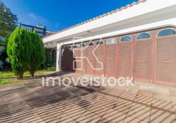 Casa perfeita para retrofit no alto da glória!