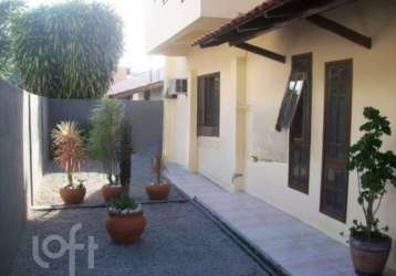 Casa com 4 quartos à venda na rua do marfim, 79, monte verde, florianópolis, 200 m2 por r$ 800.000