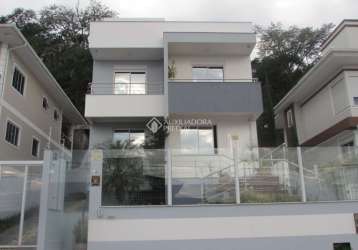 Casa com 4 quartos à venda na rua josé wilson francisco, 98, forquilhinhas, são josé, 328 m2 por r$ 1.250.000