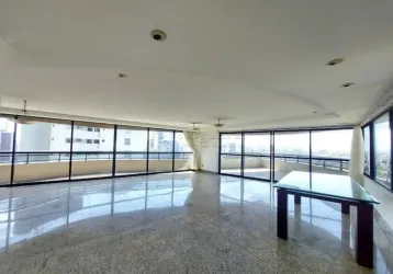 Excelente apartamento em poço de panela com uma área construída de 225m².