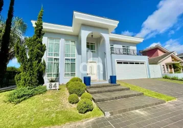 Belíssima casa em condomínio