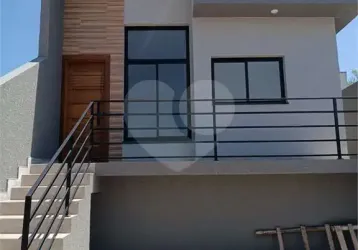 Casa em condomínio com 3 dorm, sendo 1 suite, area gourmet, piscina com hidro