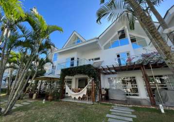 Casa com 3 dormitórios à venda, 237 m² por r$ 2.700.000 - praia do estaleiro - balneário camboriú/sc