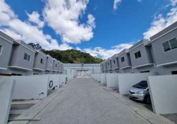 Sobrado com 2 dormitórios à venda, 76 m² por r$ 320.000,00 - espinheiros - itajaí/sc