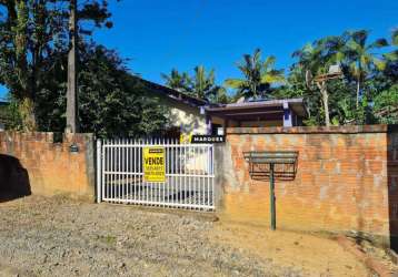 Casa com amplo terreno em local tranquilo - paranaguamirim