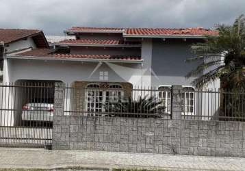 Casa no bairro ulysses guimarães com 03 quartos