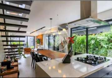 Vendo casa moderna no brooklin com rooftop - 200m2 com 2 suites e 2 vagas codigo: 57529
