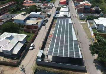 Galpão comercial com energia renovável e fácil acesso