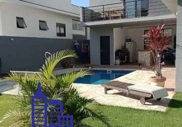 Linda casa de 3 suites/4 vagas/ piscina e área gourmet à venda em condomínio em atibaia