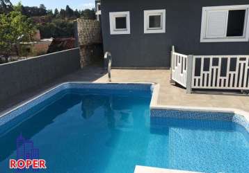 Lindo sobrado de 170 m²/ 3 suites/área gourmet/piscina/3 vagas à venda em arujá.