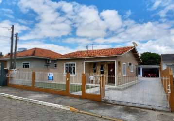 Casa a venda, com três dormitórios no bairro bom viver em biguaçu