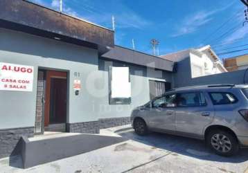 Casa comercial com 4 salas para alugar na rua josé vilagelim neto, 61, taquaral, campinas, 150 m2 por r$ 3.900