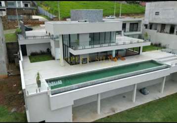 Casa localizada em joanópolis com acesso a represa jaguari - sp