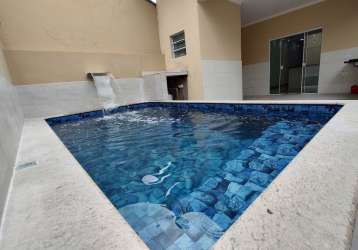 Casa espetacular com espaço gourmet integrado a piscina, a menos de 200m da pista.
