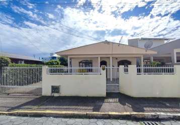 Casa com 2 quartos à venda no centro, navegantes  por r$ 480.000