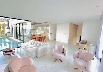 Casa para alugar em condomínio alphaville nova esplanada 4 de 475.00m² com 3 quartos, 3 suites e 6 garagens