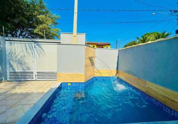 Refúgio tropical: casa com piscina e 2 quartos send 1 suíte em itanhaém