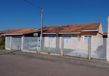 Duas casas juntas em condomínio fechado mobiliada