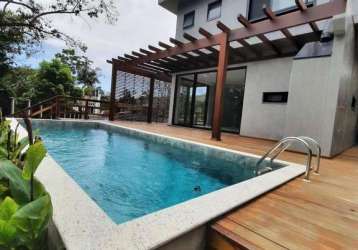 Linda casa com 3 suítes com piscina em condomínio fechado na praia de taquaras em balneário camboriú