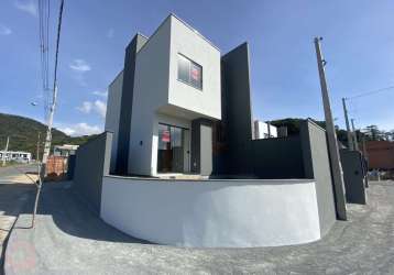 Casa com 2 quartos à venda na rua goiaba, 15, ilha da figueira, guaramirim, 76 m2 por r$ 330.000