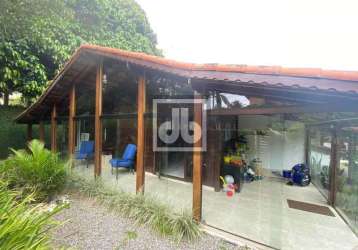 Casa em condomínio fechado com 3 quartos à venda na estrada monan grande, badu, niterói, 475 m2 por r$ 900.000