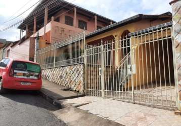Casa com 3 quartos à venda na rua dois, 96, vila maquiné, mariana por r$ 1.100.000