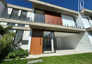 Casa com 3 quartos à venda na rua itapuã, 303, itacorubi, florianópolis por r$ 1.890.000