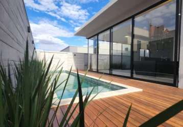 Luxuosa casa térrea no portal do sol golfe garden, com arquitetura contemporânea, 3 suítes plenas, piscina aquecida e acabamentos de alto padrão. r$2.