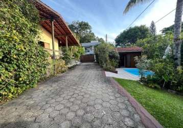 Casa com 4 quartos à venda na rua florisbelo silva, 149, sambaqui, florianópolis, 160 m2 por r$ 2.128.000