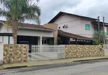 Casa a venda no bairro guarani em brusque/sc