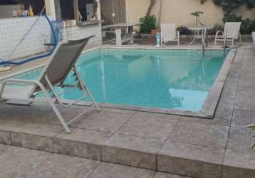 Casa independente com piscina