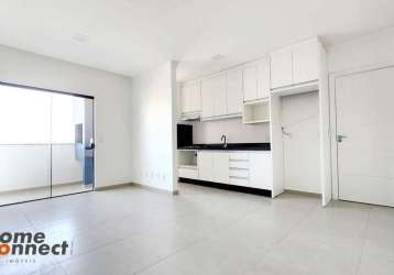 Apartamento novo com 93m², 1 suíte + 2 quartos no bairro iririú para locação por r$ 2.300,00 + taxas.