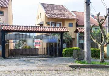 Ótima residência com 3 dormitórios sendo 01 suíte com hidro e sacada, living 02 ambientes com lavabo, ampla cozinha americana, sótão amplo para 02 ambientes, salão de festas com churrasqueira e banhei