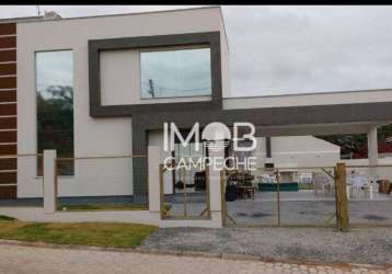 Casa em condomínio fechado, 600 metros da praia, com 3 dormitórios à venda, 162 m² por r$ 950.000 - tapera - florianópolis/sc