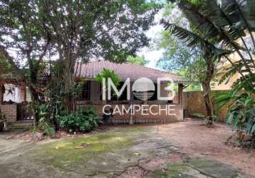Três casas em um terreno com  escritura pública medindo 1266,23m à venda  - campeche - florianópolis/sc