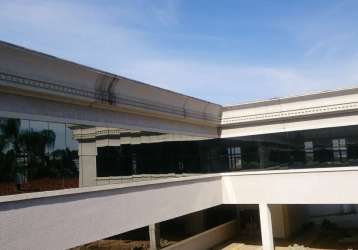 Prédio comercial novo de luxo à venda, 1.390m², 24 vagas, pisos de porcelanato, acesso para cadeira