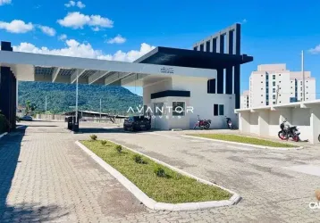 Apartamento 2  dormitórios, com sacada e churrasqueira, bairro camobi ufsm.