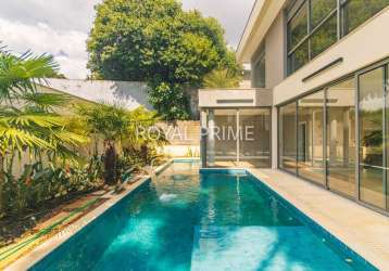 Casa nova de alto luxo em condomínio com jardim, piscina e 4 suítes à venda, 531 m² - são braz - curitiba/pr