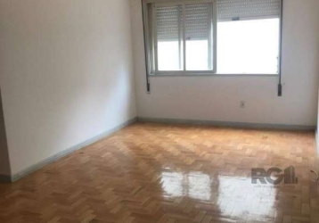 Apartamento de frente para Sogipa 3 dormitórios, 1 suítes, 2 banheiros,  living, cozinha com churrasqueira, 2 vagas de garagens