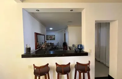 Casa com 210m², 3 quartos sendo 1 suíte, com uma vaga de garagem, no centro de vitória