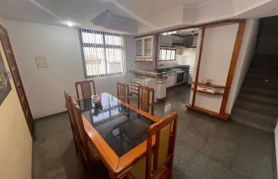 Maravilhosa casa triplex no bairro de lurdes, com 4 quartos sendo uma suíte, área de lazer e jardim